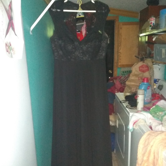Dress - Picture 3 of 4